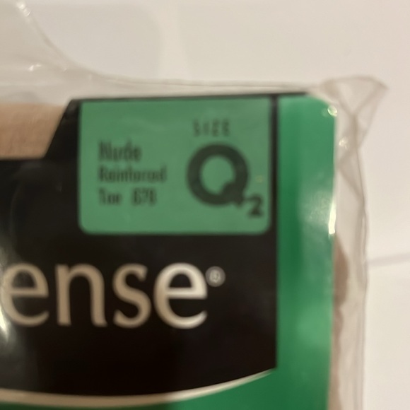 No nonsense control top pantyhose color Nude with reinforced toe size Q2 - Picture 3 of 6